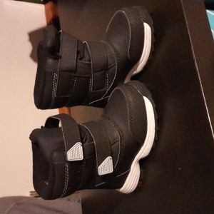 Wonder nation size 6 snow boots